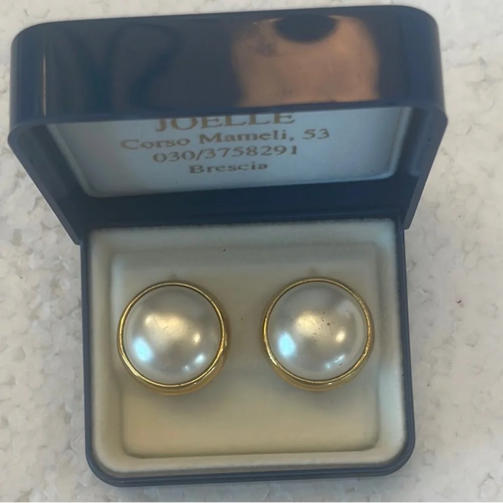 Vintage Classic Gold Pearl clip on Earrings